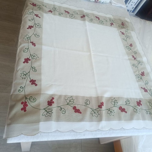 Vintage embroidered tablecloth 83×83 cm used, white with grape design
