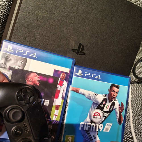 PlayStation 4 Slim console 1TB