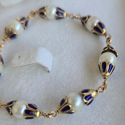 18K gold bracelet with white pearls and royal blue enamel