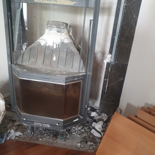 Corner Fireplace with Glass and Mechanism like new