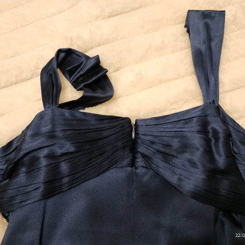 Cocktail dress like new with appliqué pearls blue size M