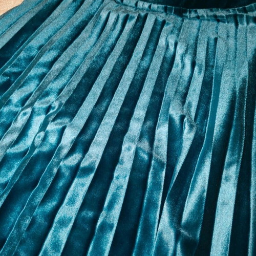Midi pleated velvet skirt turquoise new, size M