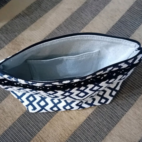 Handmade handbag like new, black and white