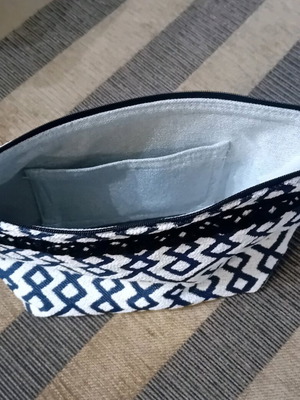 Handmade handbag like new, black and white
