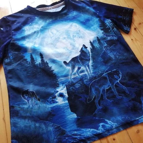 Men's T-shirt with howling wolves print, size M