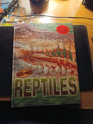 Reptiles book like new, hardcover