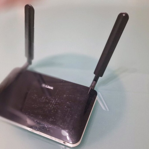 D-Link DWR-921 4G LTE Router like new