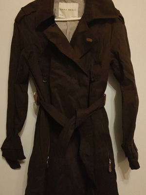 Trench Coat Brown Zara Basic like new, size Medium