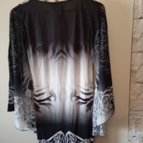 Blouse women's size M new, colorful, light and airy