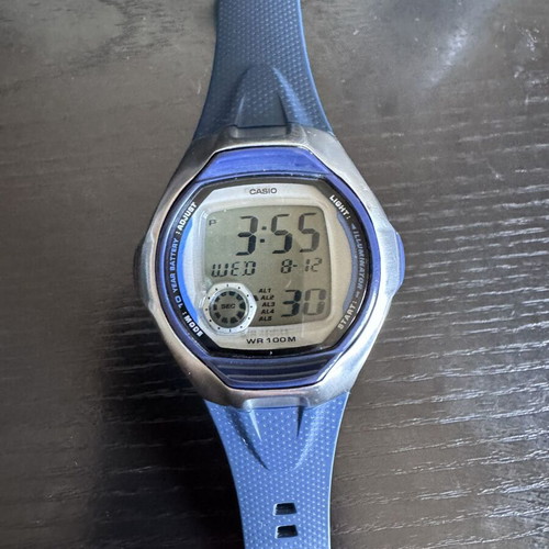 Casio W-751 wristwatch like new, blue