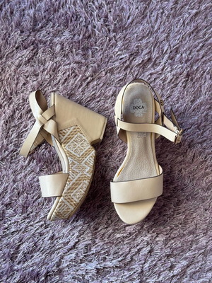 Doca platform sandals like new, leather, beige, size 38