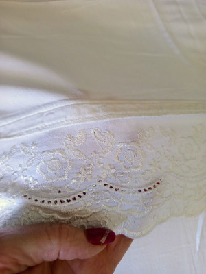Cotton bed sheet and pillowcases set like new with decorative lace