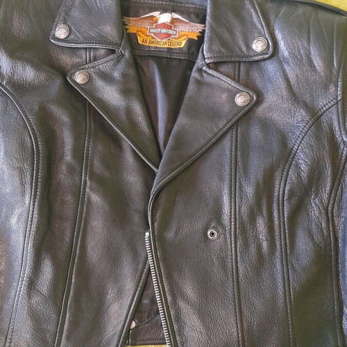 Harley Davidson female leather jacket like new, size M