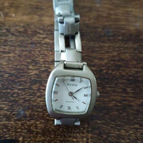 Maxim quartz metal women's watch like new