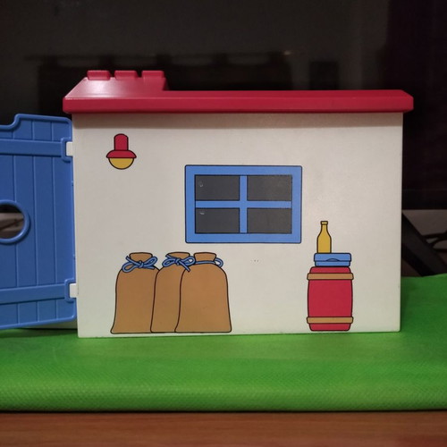 Playmobil garage with truck like new with all accessories