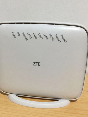 Modem/router ZTE ZXHN H267N new with gift modem/router Thomson TG585 V7