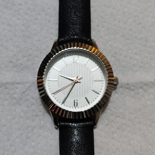 Women's watch used with working battery