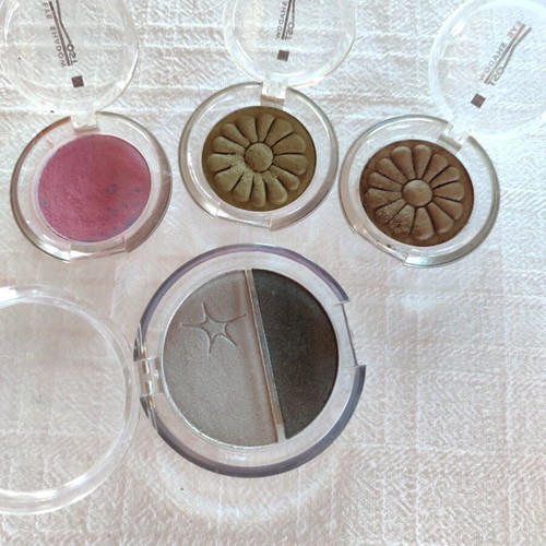Eyeshadows like new, set with double and single shades
