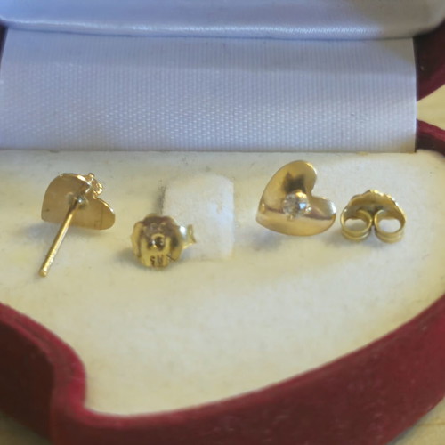 K14 Gold Heart Stud Earrings like new, 1.05g