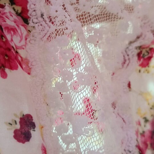 Airy blouse used, one size, floral with lace details