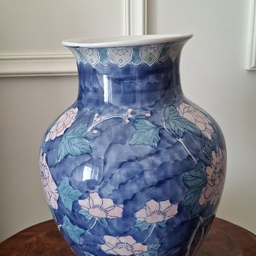 Large Blue Porcelain Vase with Pink Flowers and Green Leaves like new