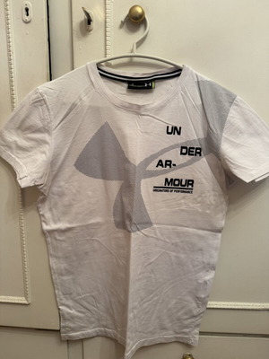 Under Armour shirt size S like new, white