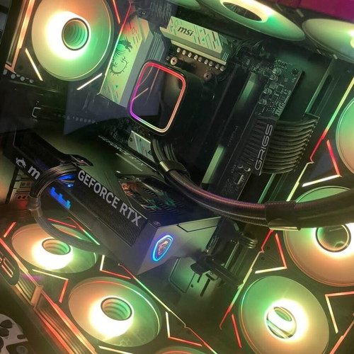 Gaming computer GiRIGS NOVA MAX like new with AMD Ryzen 5 9600X