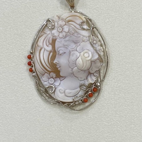 Silver cameo pendant with real coral new