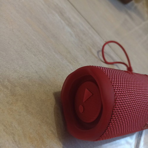 JBL Flip 6 portable Bluetooth speaker, red