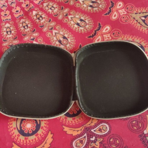 Korres makeup and jewelry hard case like new