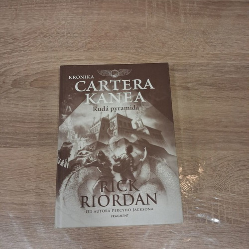 Cartera Kanea Rudá Pyramida Hardcover like new, Czech