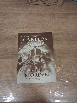 Cartera Kanea Rudá Pyramida Hardcover like new, Czech