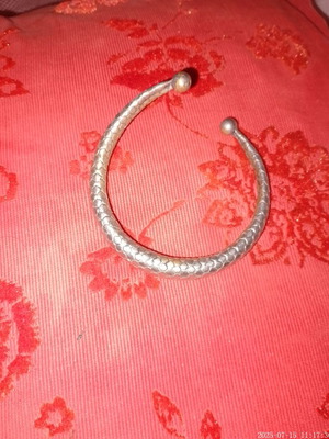 Bracelet without clasp used, silver with discoloration