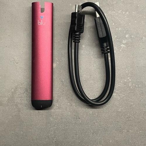 blu vape charger device with cable in… Variant:Fabulous CREAMY Vuse Alto Pod Menthol Built with universal voltage