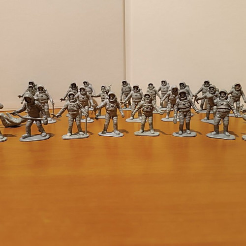 Plastic Astronaut Figures 1/32 Scale from 90s, like new, set of 26