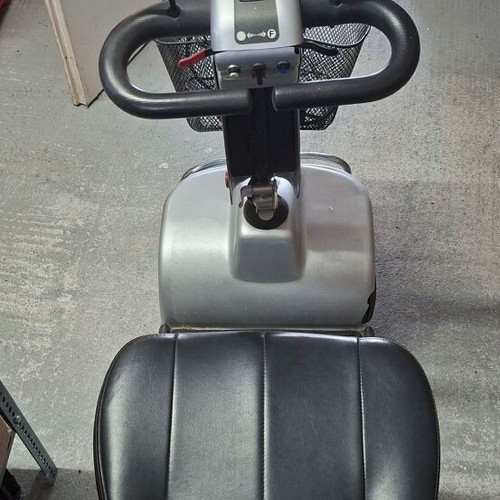 Electric wheelchair with battery