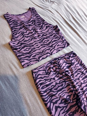 Zarakids Work Out Set zebra print like new, size XS/S