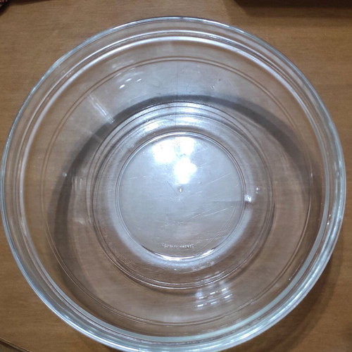 Set of two large bowls like new, 23 cm diameter, transparent for salads