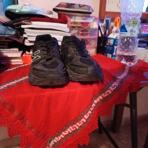 New Balance sneakers size 43 like new, black