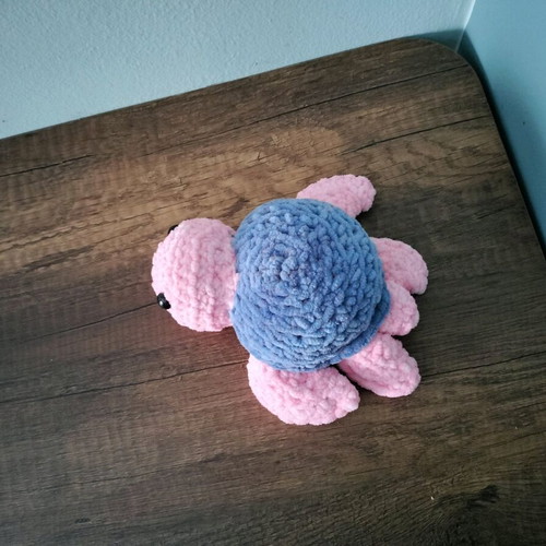 Handmade knitted turtle like new, 16 cm long
