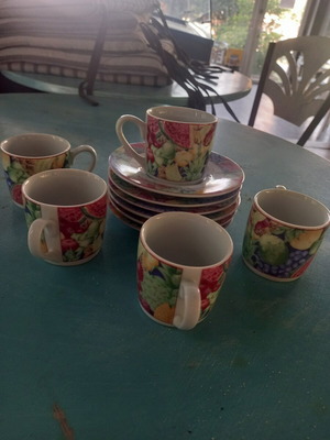 Set of 5 cups and 6 saucers