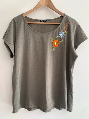 Vintage XXL top with embroidery