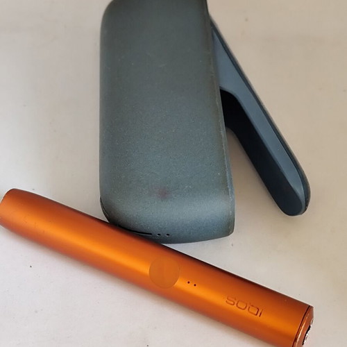 IQOS Iluma tobacco heating device like new, Moss Green and Terracotta