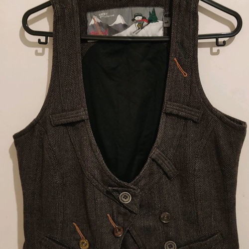 Helmi vest gray used with herringbone pattern