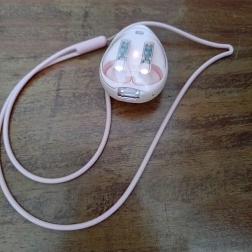 Bluetooth earbuds used