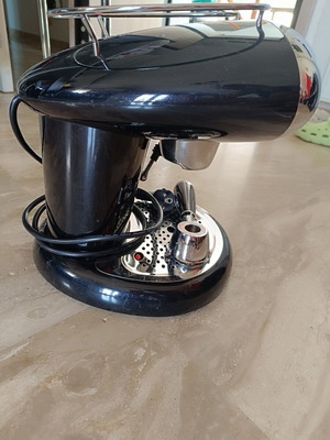 Illy espresso machine like new with refillable capsule