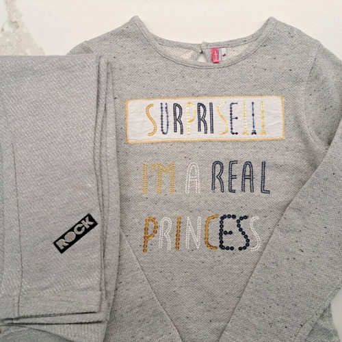 Pack of 8 children's clothes like new, age 6-8, gray and red