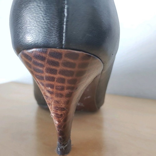 Petridis leather pumps used, black with brown croco, size 37