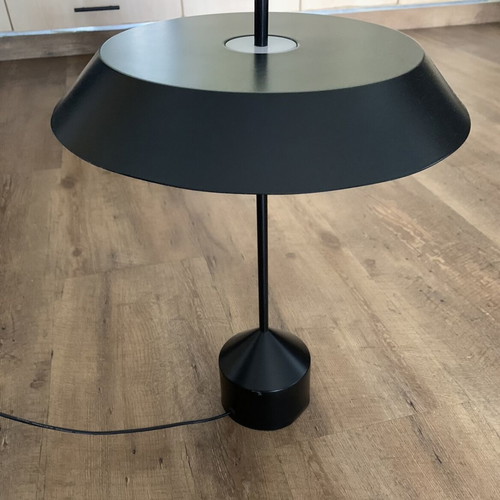 Table lamp touch control like new, 3 brightness levels, minimal design