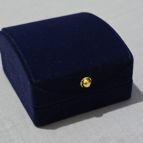 Silver earrings like new, vintage with velvet box